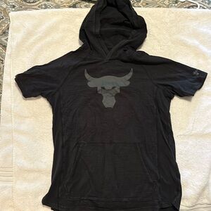 Boys Under Armour The Rock Short Sleeve Hoodie Sz YXL